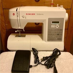 BARLEY USED “SINGER BRILLIANCE“ 6199 Electronic SewingMachine!!